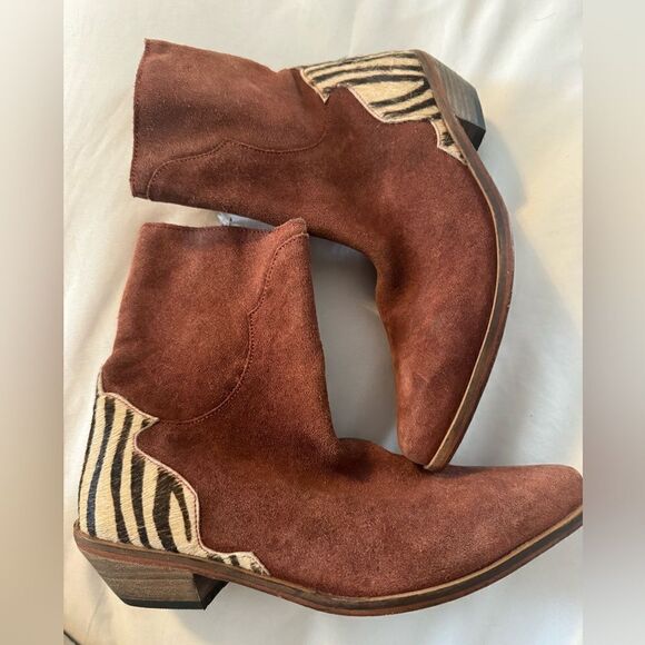 NEW FREE PEOPLE LAST OUTLAW CALF SUEDE ANKLE BOOT - Picture 6 of 6